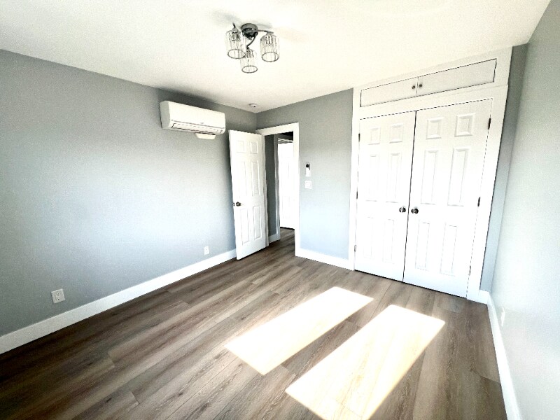 Building Photo - 61-60 69th Ln