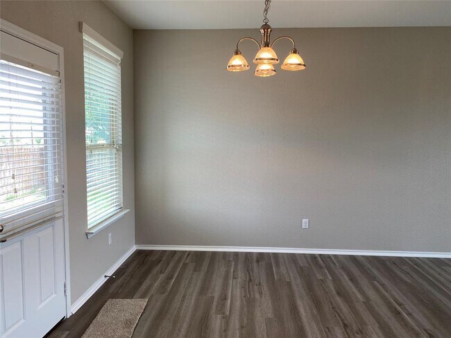 Building Photo - 304 Azurite Dr