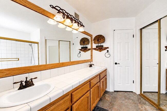 Building Photo - 2116 Bernina Dr