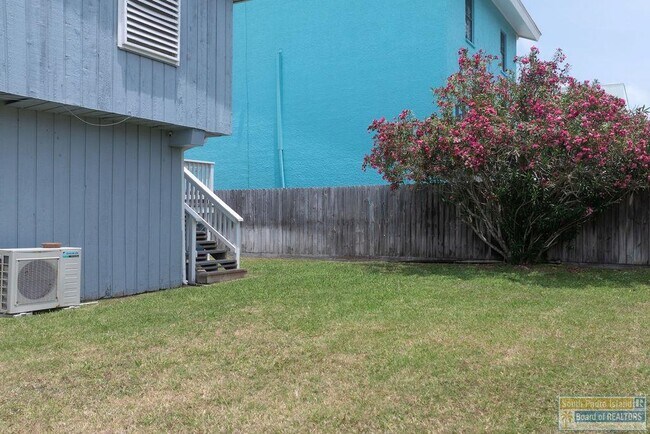 Building Photo - 105 E Marisol Dr