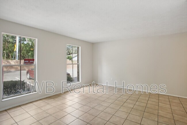 Building Photo - 909 Bert Rd