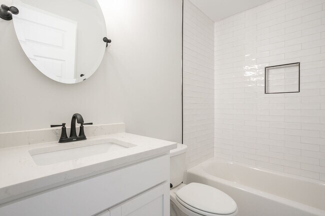 Building Photo - Downtown Savannah Carriage House New Construction