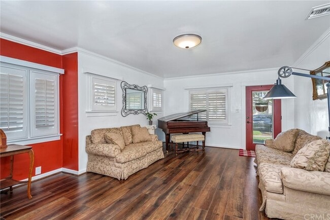 Building Photo - 926 N San Gabriel Ave