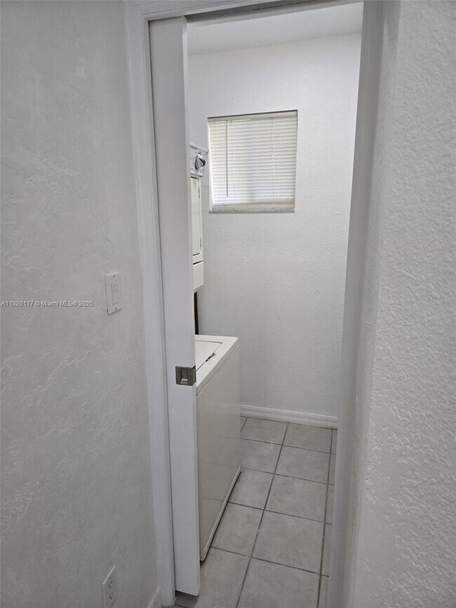 Building Photo - 20137 SW 88th Ct