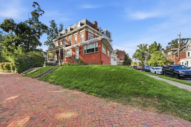 Building Photo - 1412 Delaware Ave