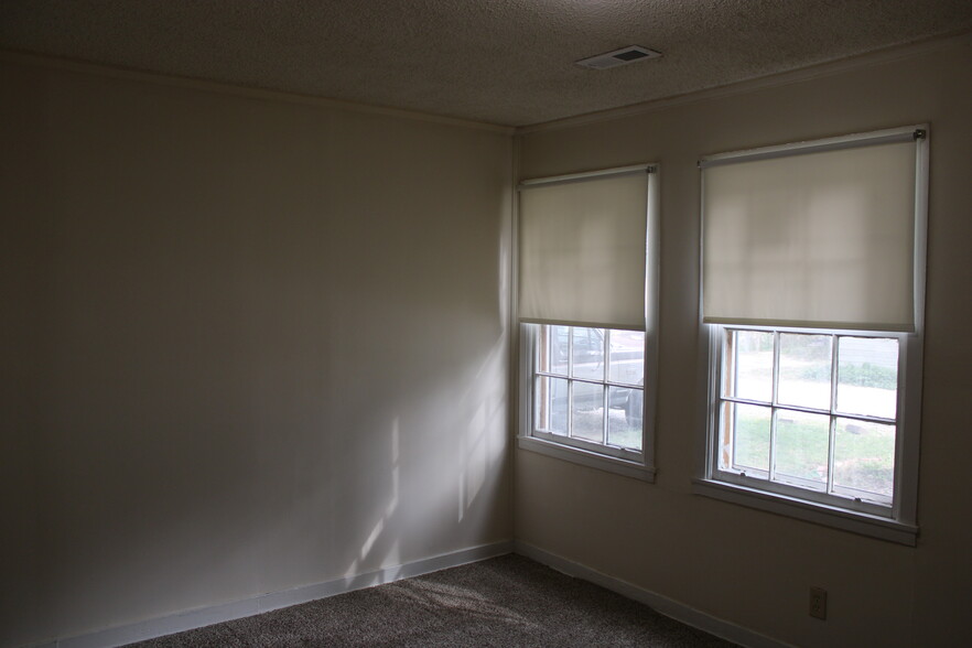 Building Photo - 4347 E Bayley St