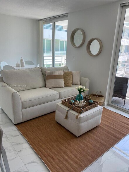 Building Photo - 7800 Collins Ave