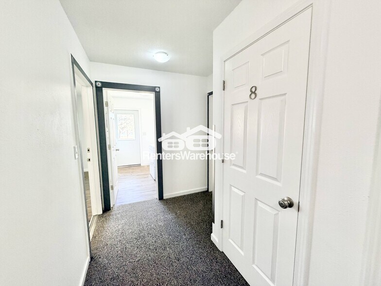 Building Photo - 211 S Green St