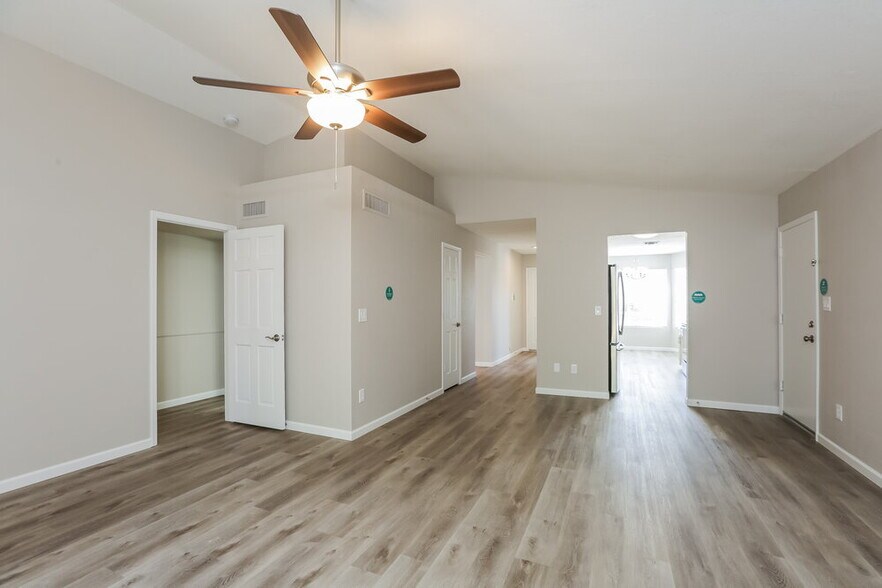 Building Photo - 1616 N Alta Mesa Dr