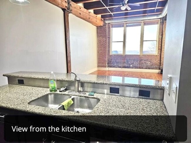 Building Photo - Modern Condo on Front St. with River views...