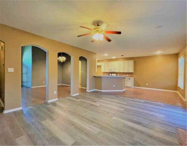 Building Photo - 2115 Hollyfield Ln