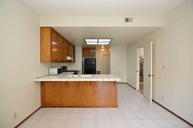 Building Photo - SFR near 880 & 84 -Minutes from Paseo Padr...