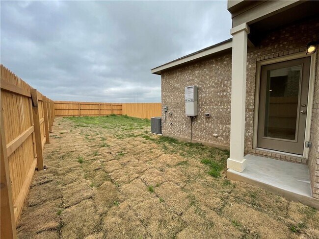 Building Photo - 526 White Steppe Way