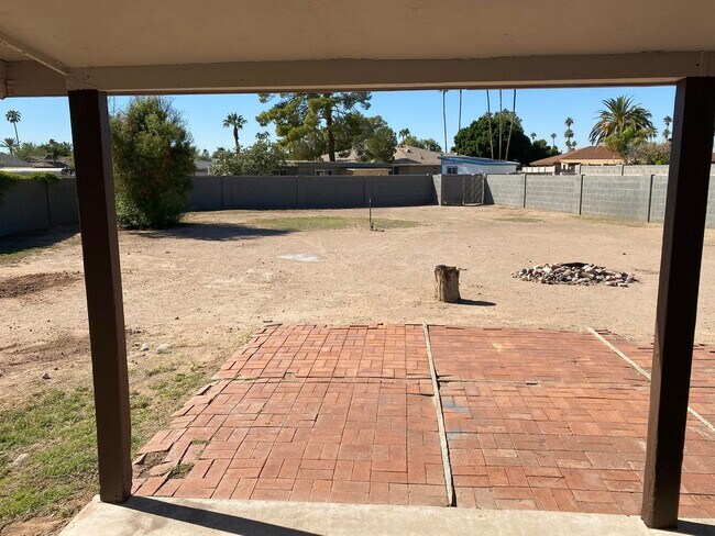 Building Photo - 3326 S Country Club Way