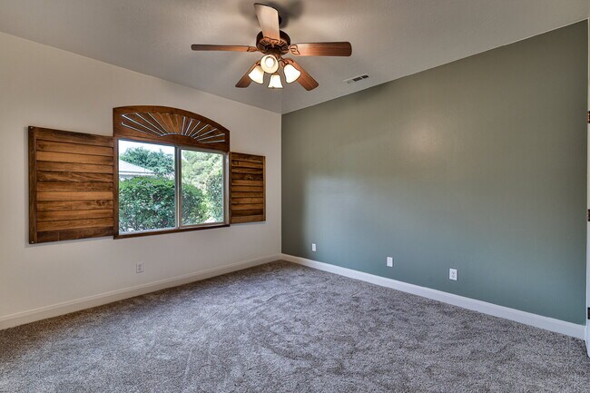 Building Photo - 2478 E Springs Dr