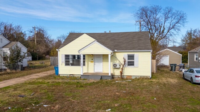 Primary Photo - 2 Bedroom House!!