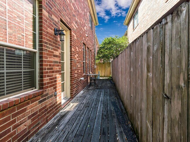 Building Photo - 3006 E Park at Fairdale