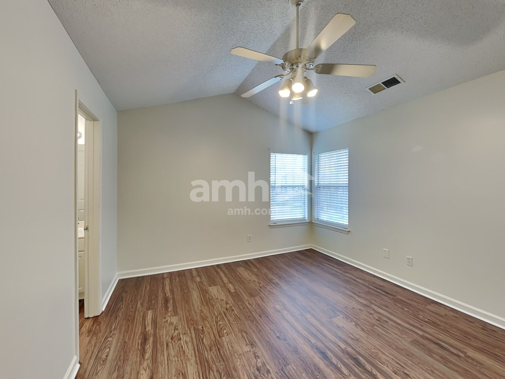 Building Photo - 2804 Robyns Glen Dr