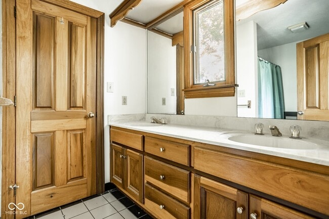 Building Photo - 9628 Summerlakes Dr