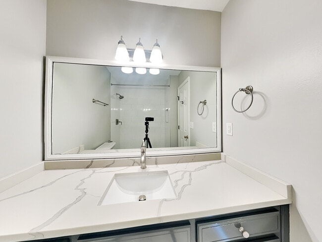 Building Photo - 325 Towergate Pl