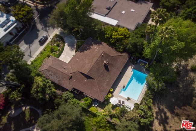 Building Photo - 774 N Kenter Ave