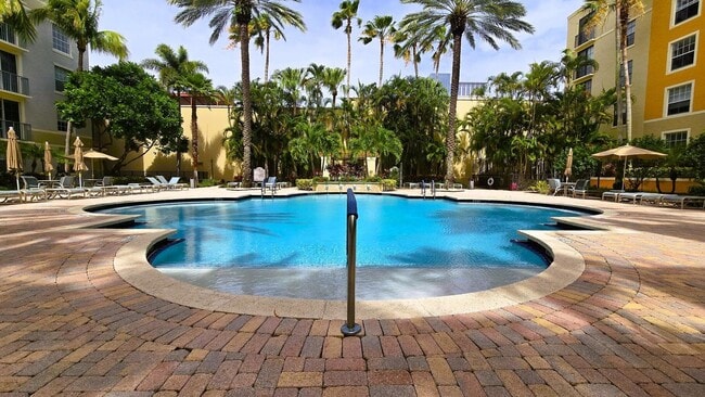 Building Photo - 630 S Sapodilla Ave