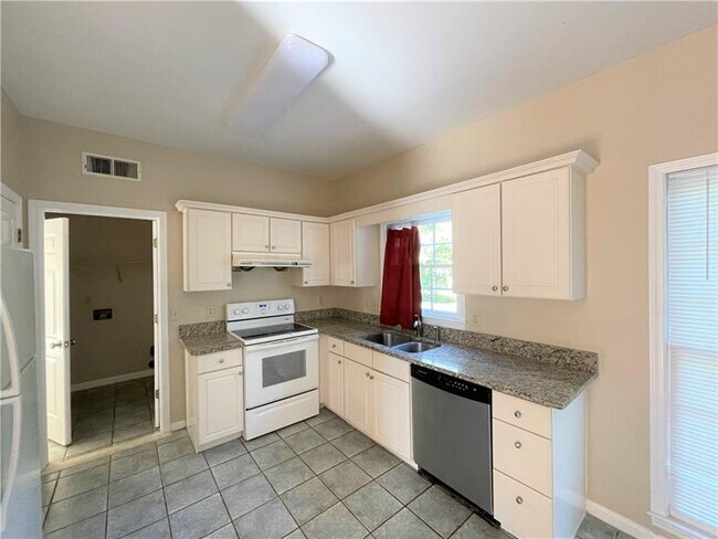 Building Photo - 10730 Pinewalk Forest Cir