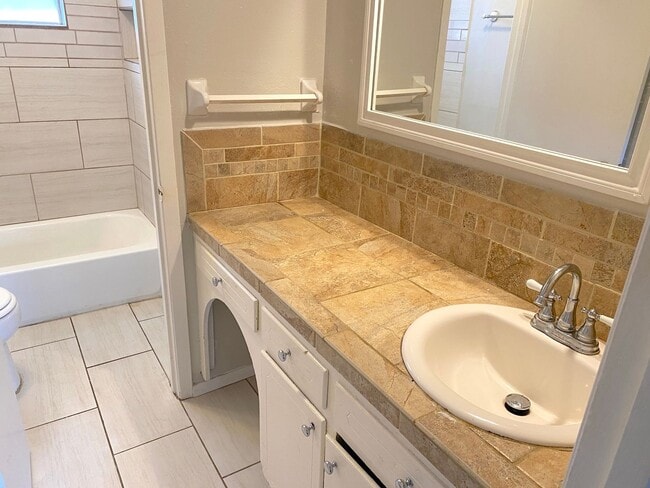 Building Photo - SPRING BRANCH CONDO