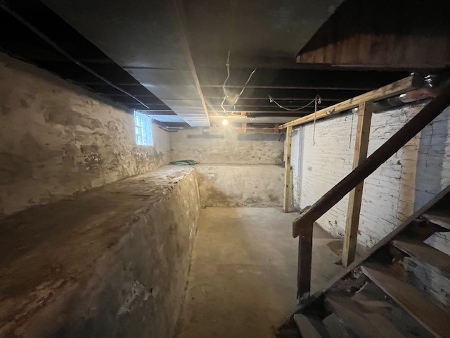 Building Photo - 934 W Garfield Ave