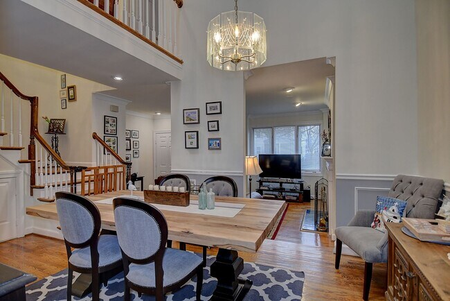 Building Photo - Spacious Condo in Ghent Square!