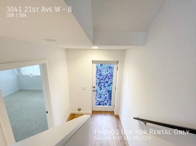 Building Photo - 3041 21st Ave W
