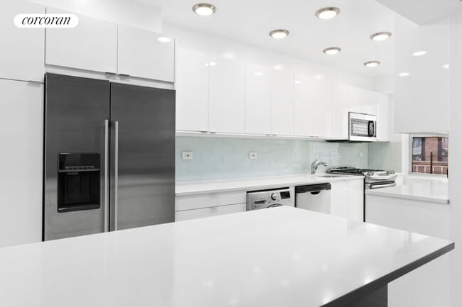Building Photo - 301 E 66th St