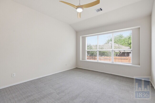 Building Photo - 2217 Speidel Dr