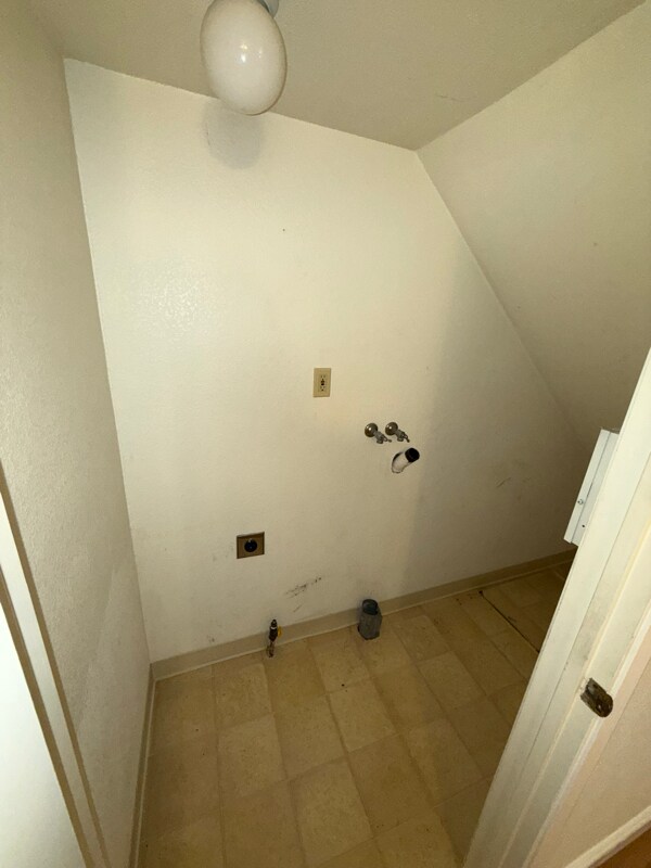 Building Photo - 28 Chesley Ave