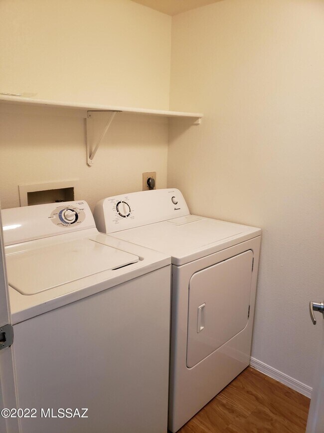 Building Photo - 5751 N Kolb Rd