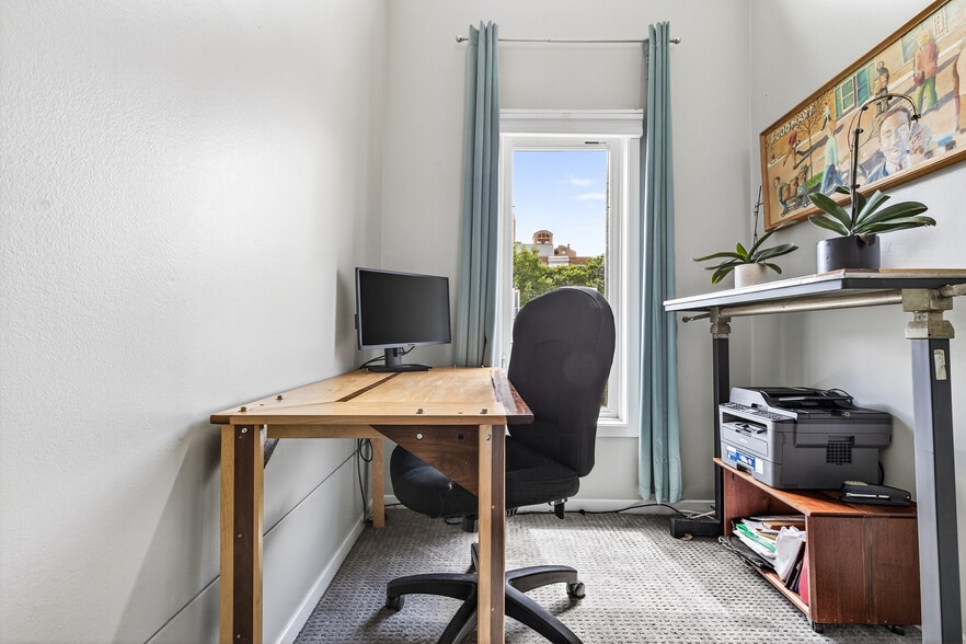 Office Landing - 220 2nd St NE