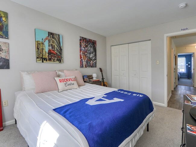 Building Photo - Year-round rental - 4 br 2.5 ba Twin Home in Seabright Village – East of Route 1