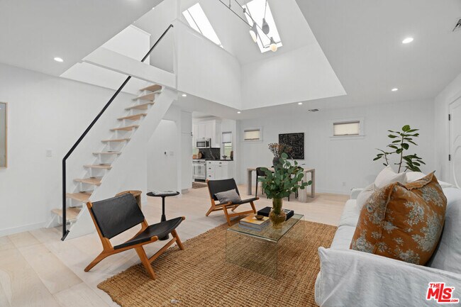 Building Photo - 961 Marco Pl