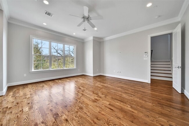 Building Photo - 3002 Mid Ln