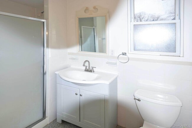 Building Photo - 24-10 Gillmore St