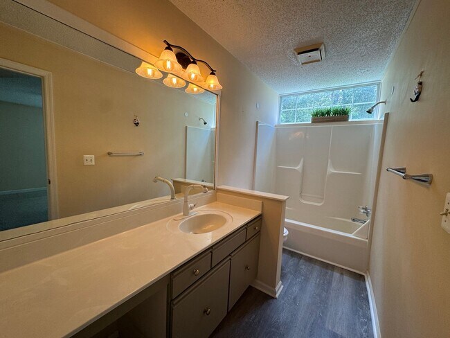 Building Photo - Surfside Beach - 3 Bedroom / 2 Bathroom Condo