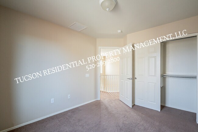 Building Photo - 6012 S Meadow Breeze Dr