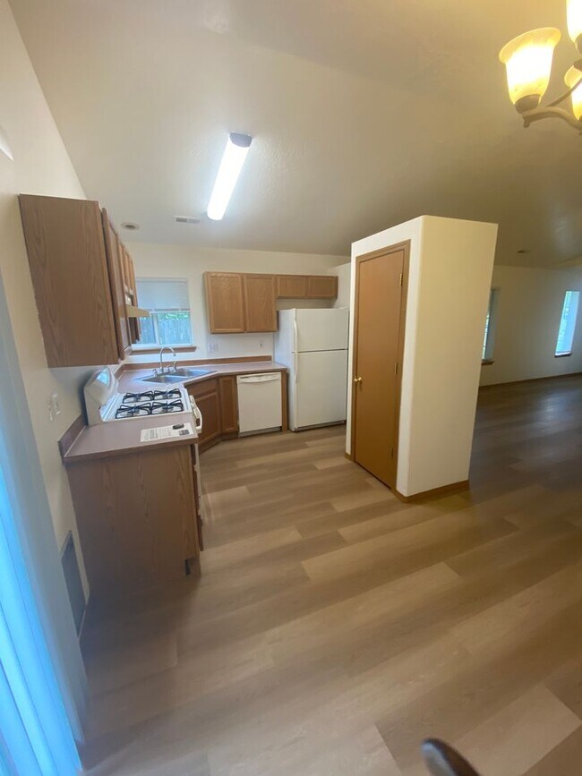 Building Photo - SINGLE FAMILY HOUSE IN HAYDEN (P#285)