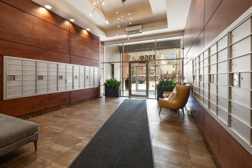 Building Photo - 1550 E Royall Pl