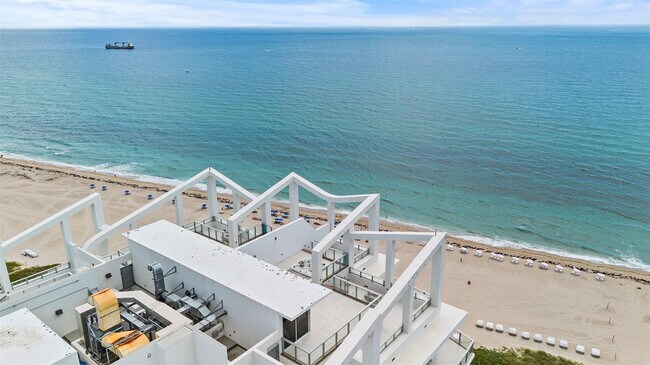 Building Photo - 3100 N Ocean Dr