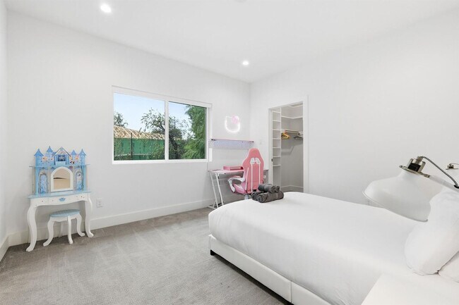 Building Photo - 3714 Highgrove Dr