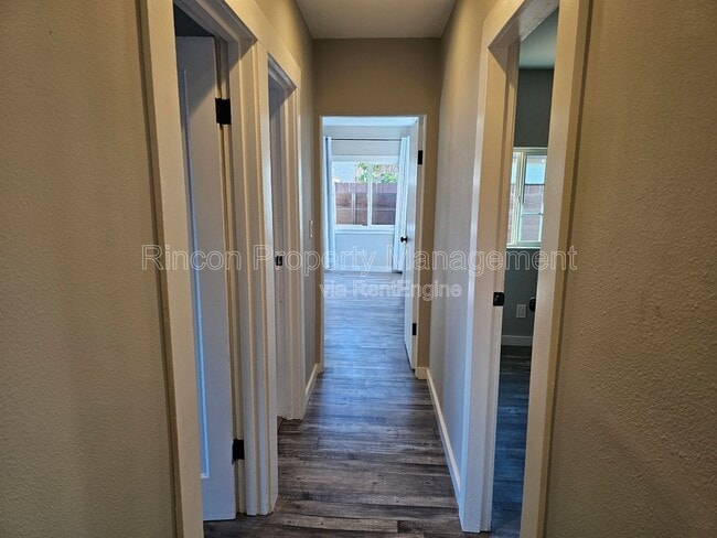 Building Photo - 2810 Sherwin Ave