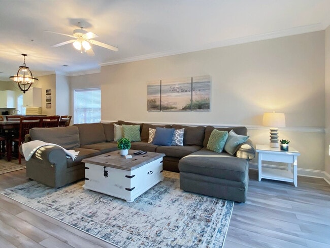 Building Photo - 4880 Dahlia Ct