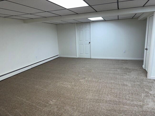Building Photo - Stunning 3-bedroom, 3-bathroom single family home