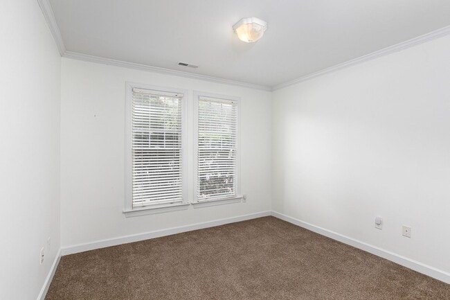 Building Photo - Beautiful 2 Bedroom Condo in Southern Village!